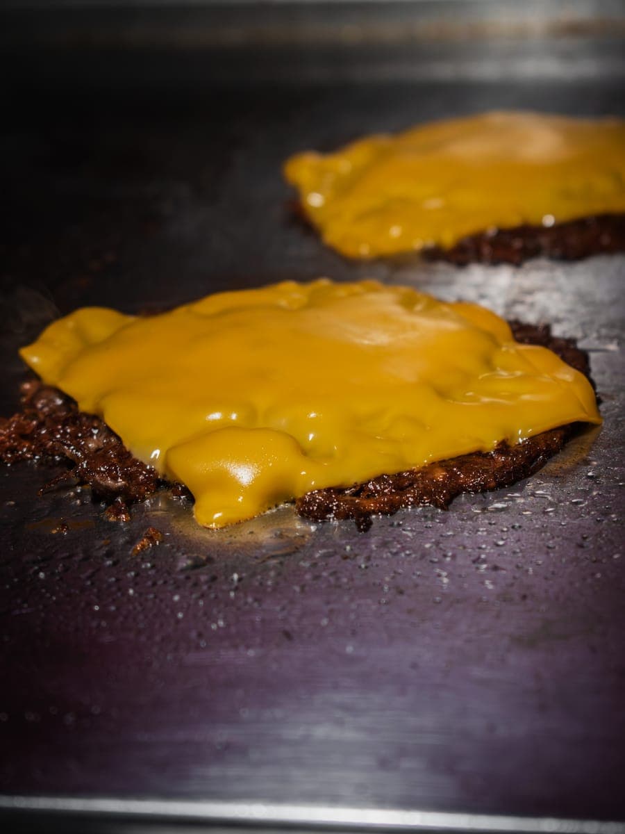 Queijo cheddar a derreter na chapa
